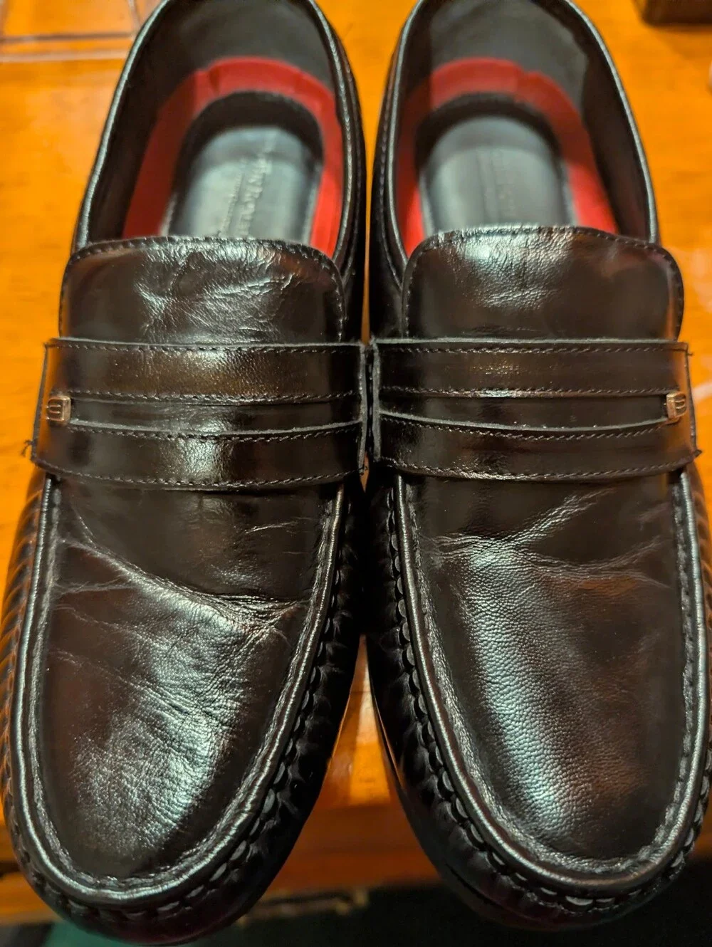 John Romaine Men's Sleek Classic Black Leather Penny Loafers Size 10. EUC